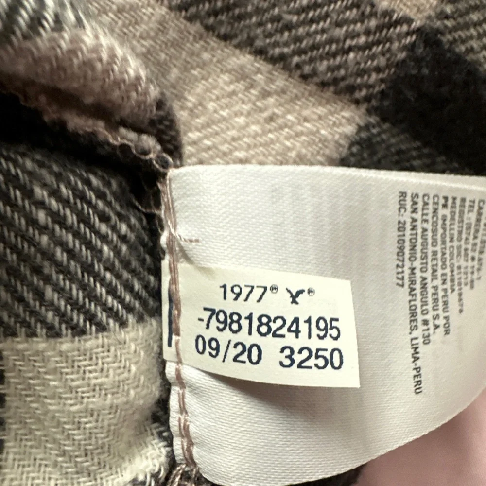 AE American Eagle Plaid Hooded Flannel Small Sherpa Lined Pink  Grey Womens - Picture 7 of 10